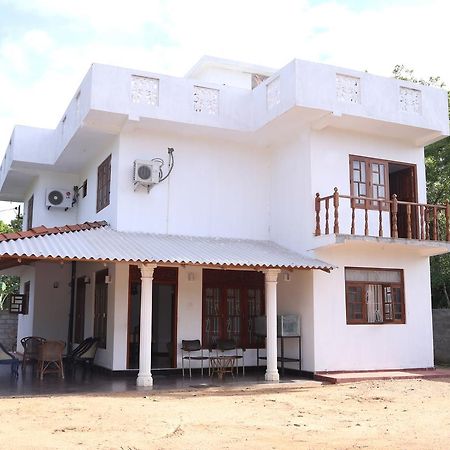 Hotel Whitehouse Tissamaharama Ngoại thất bức ảnh