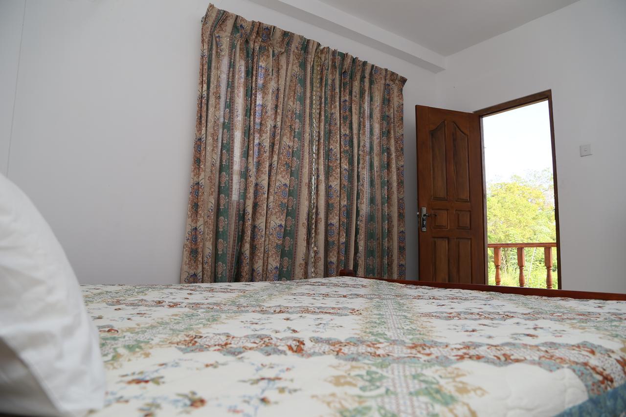 Hotel Whitehouse Tissamaharama Ngoại thất bức ảnh
